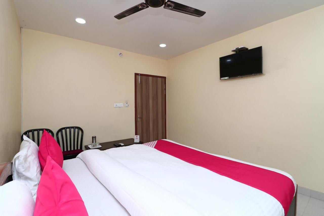 Oyo 15355 Govind Guest House โคราฆปุระ ภายนอก รูปภาพ