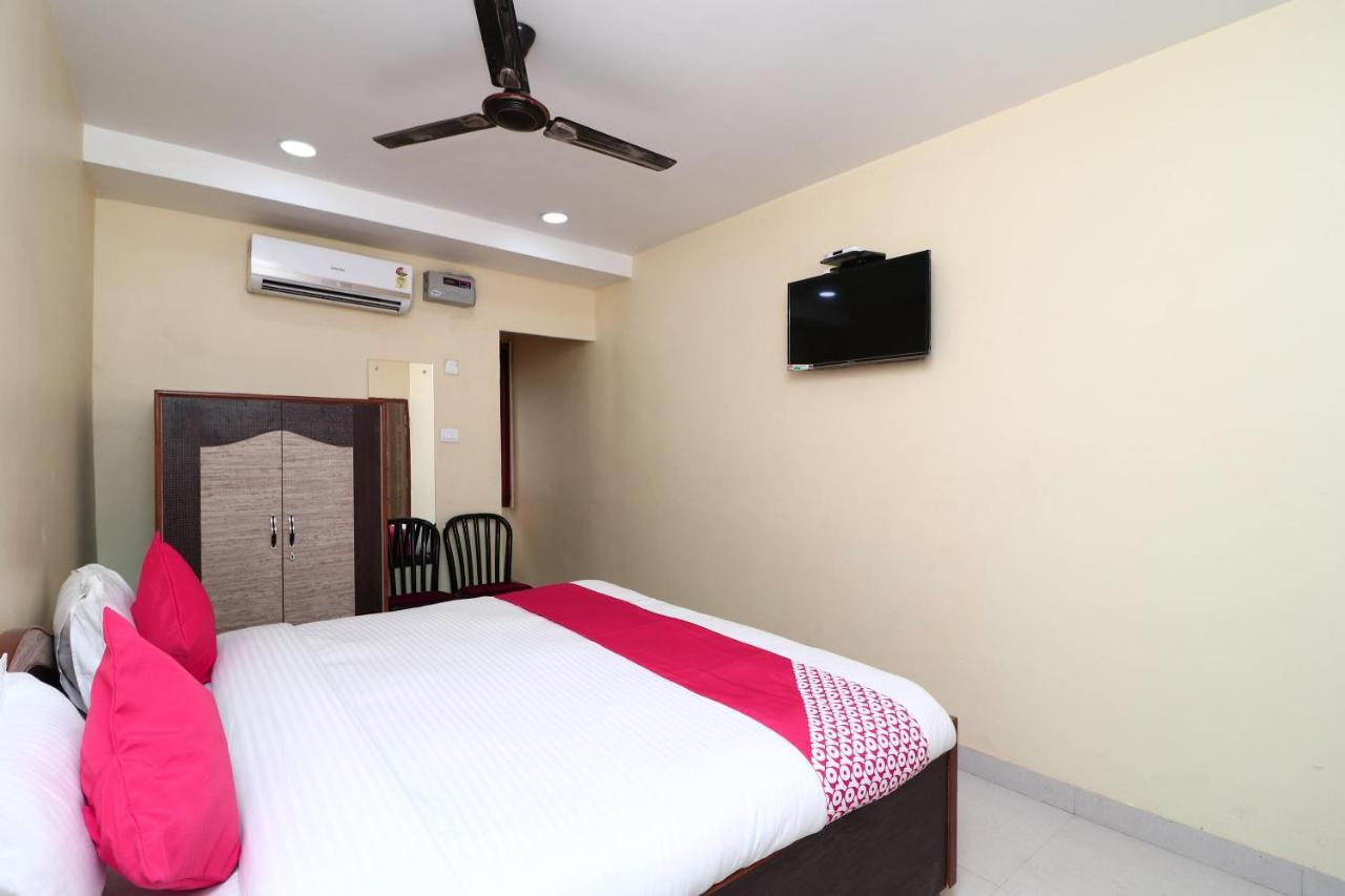 Oyo 15355 Govind Guest House โคราฆปุระ ภายนอก รูปภาพ